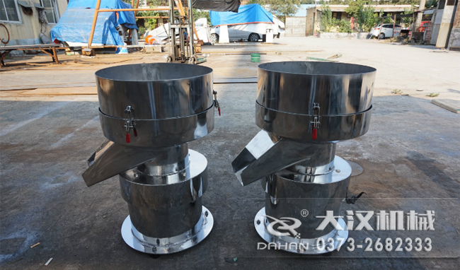 不銹鋼涂料振動(dòng)篩是一種比較受用戶歡迎的產(chǎn)品之一，主要優(yōu)勢(shì)耐酸堿，不生銹，使用壽命長。
