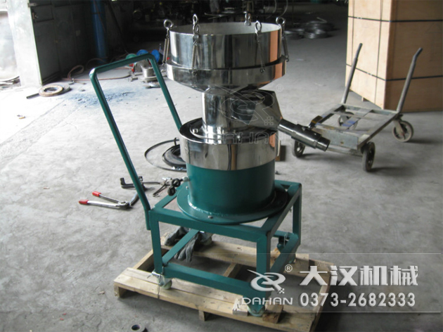 特殊制作的涂料振動(dòng)篩-加裝小推車裝置，方便設(shè)備的移動(dòng)。