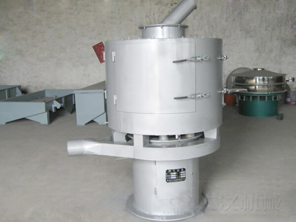 氣流篩與其它普通振動篩不同的是其采用的是立式篩網，篩分主要動力來自風機的吹動帶動物料撲向篩網，從而完成篩分目的。