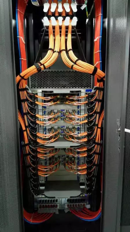 弱電機房機柜走線 莫讓“良心工程”淪為表面功夫